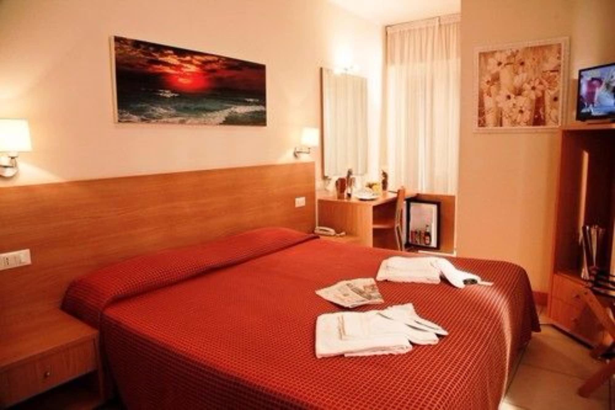Hotel Majorca Sul Mare In Centro A Риччоне Экстерьер фото