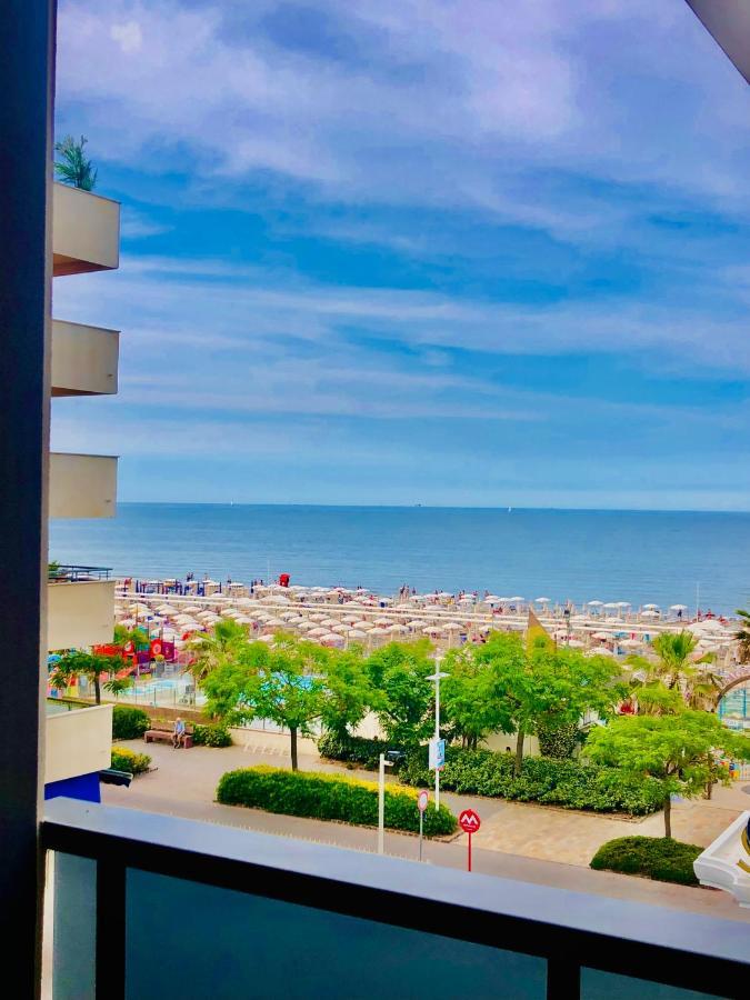 Hotel Majorca Sul Mare In Centro A Риччоне Экстерьер фото