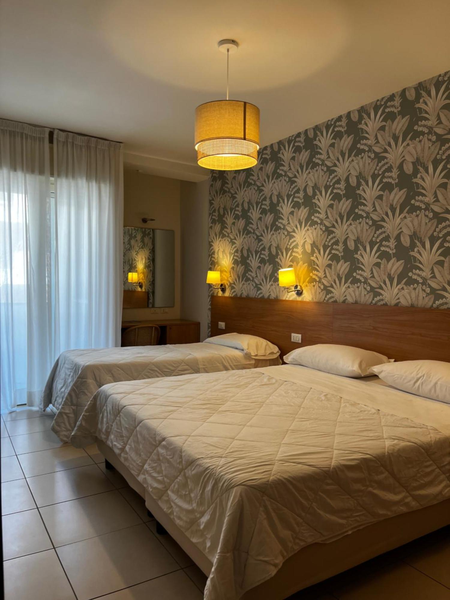 Hotel Majorca Sul Mare In Centro A Риччоне Экстерьер фото
