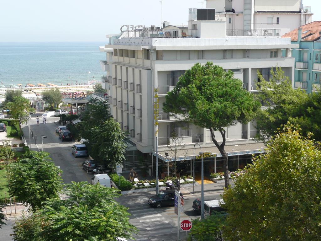 Hotel Majorca Sul Mare In Centro A Риччоне Экстерьер фото