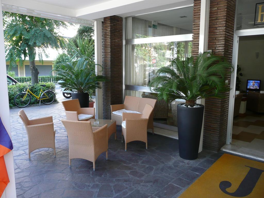 Hotel Majorca Sul Mare In Centro A Риччоне Экстерьер фото