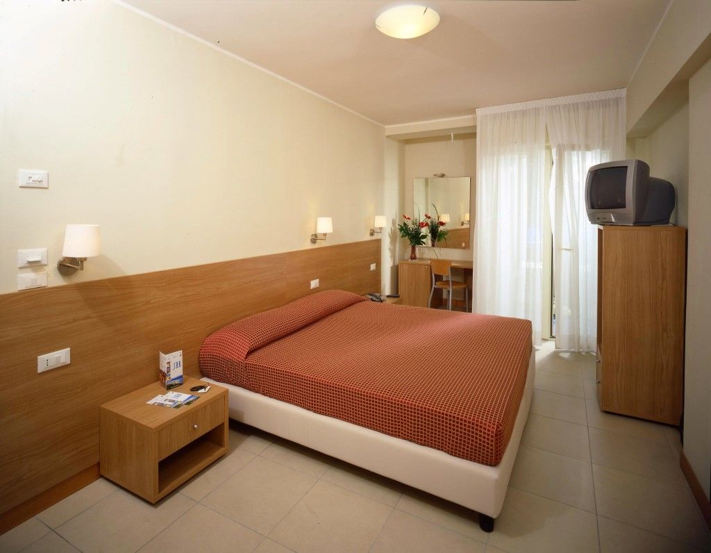 Hotel Majorca Sul Mare In Centro A Риччоне Номер фото