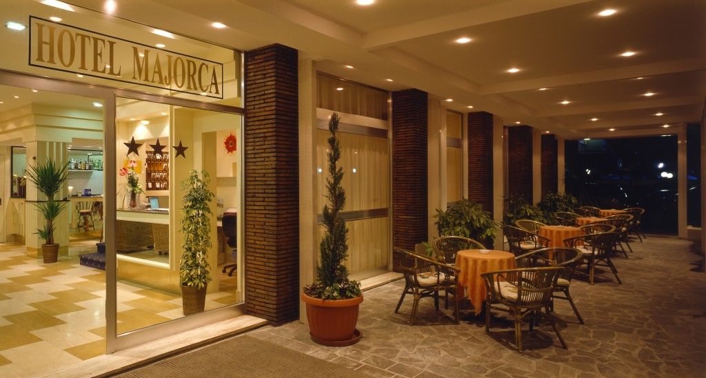 Hotel Majorca Sul Mare In Centro A Риччоне Экстерьер фото