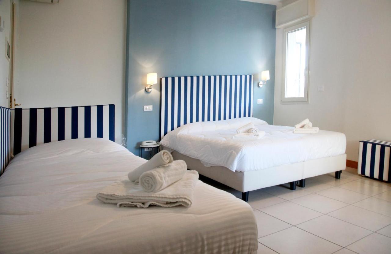 Hotel Majorca Sul Mare In Centro A Риччоне Экстерьер фото